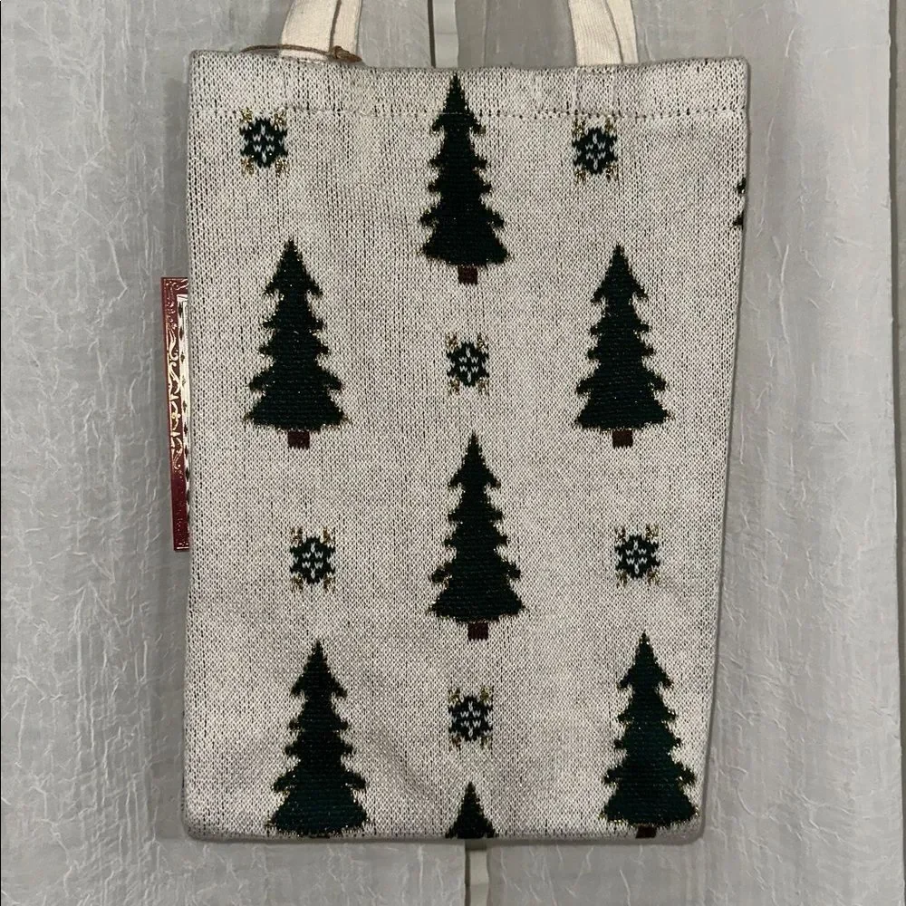 CT White Ivory Green Gold Christmas Tree Snowflake Knit Wine Gift Bag